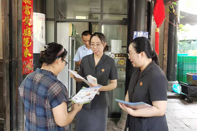 這個(gè)夏天，古鎮(zhèn)來(lái)了新“游客”——法律咨詢(xún)服務(wù)
